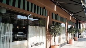 Breakfast, lunch and dinner served - Sweet Hotel Renasa (Valencia)