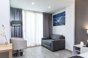 Superior Double or Twin Room | 1 bedroom, in-room safe, desk, laptop workspace