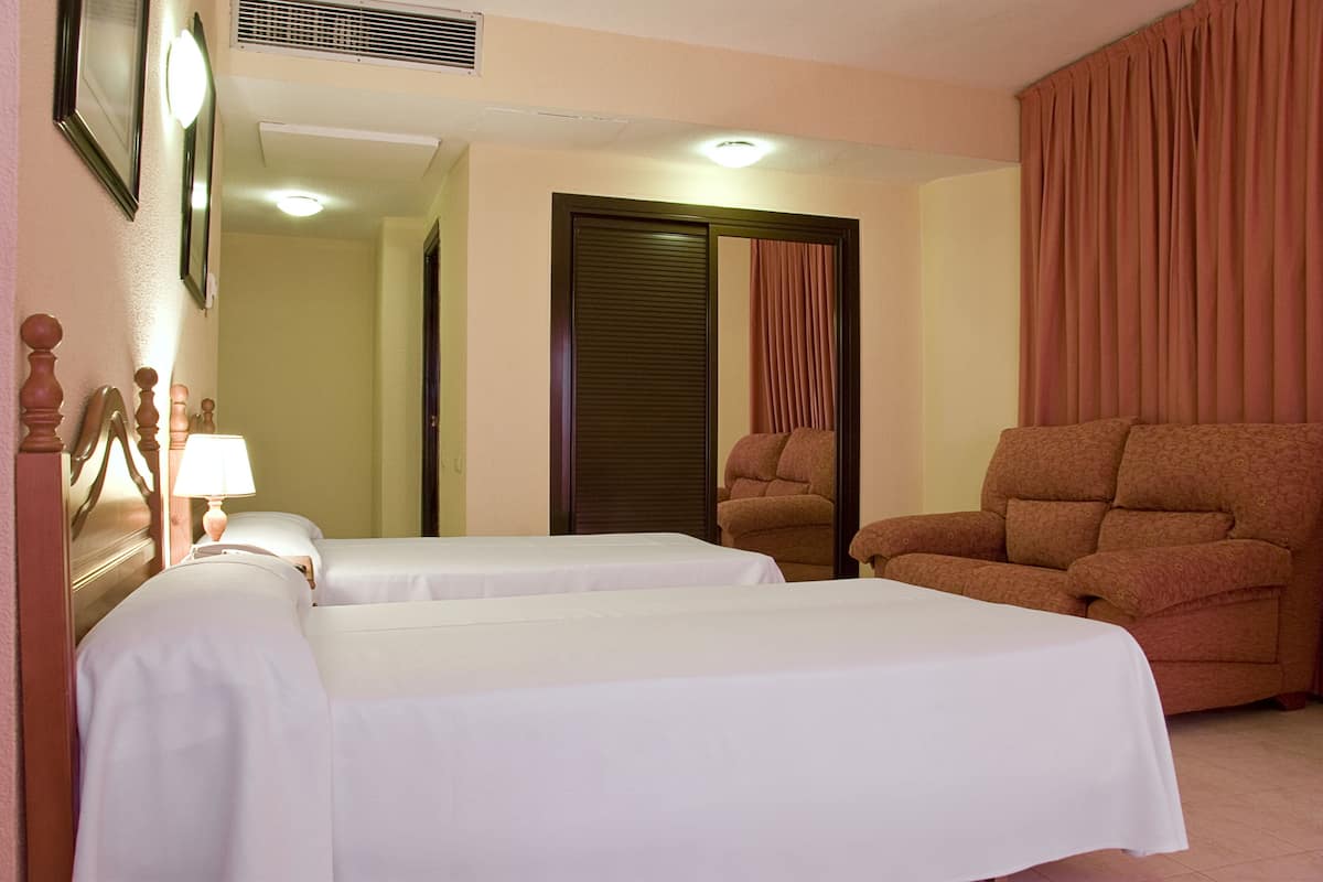 Triple Room | Free cribs/infant beds, rollaway beds, free WiFi, bed sheets