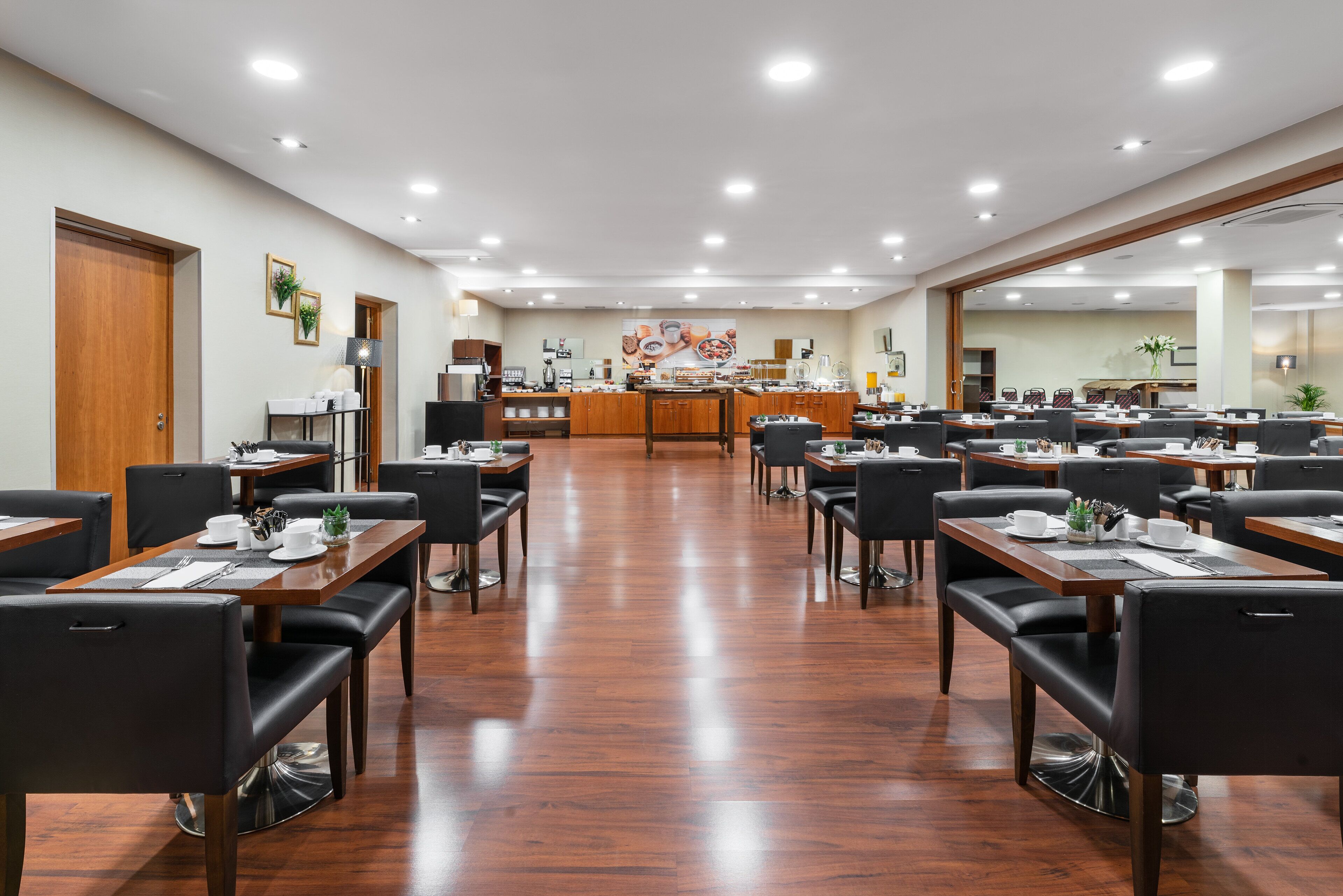 Dagelijks ontbijtbuffet (EUR 10.00 per persoon)