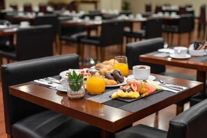 每日供应自助式早餐（每人 EUR 10.00）