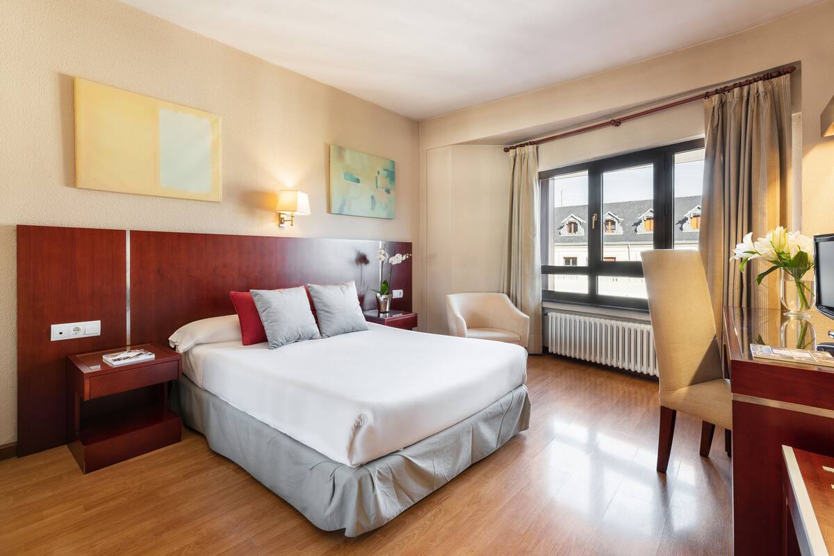 Desk, blackout drapes, WiFi (free), bed sheets
