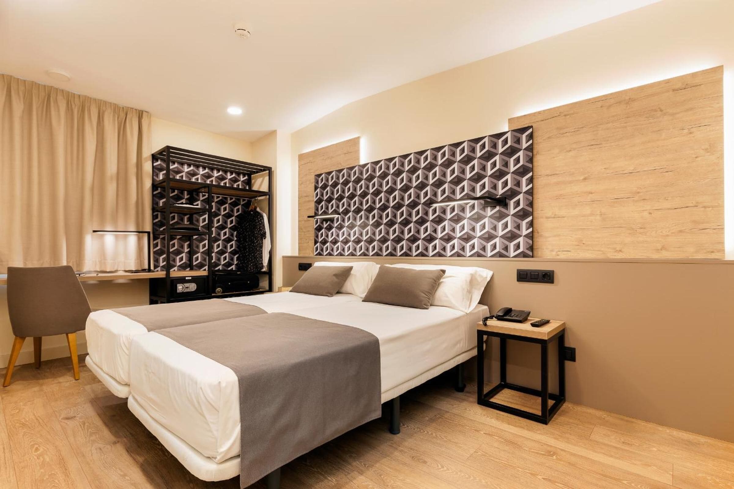 In-room safe, bed sheets