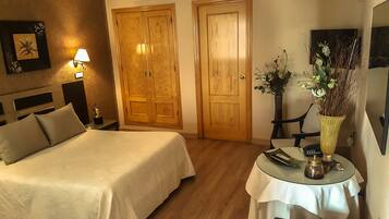 Double Room | Desk, rollaway beds, free WiFi