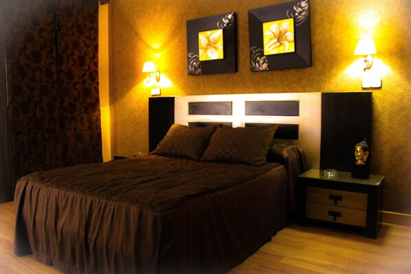 Desk, rollaway beds, free WiFi