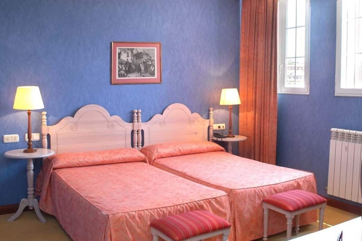 double room | minibar, in-room safe, desk, iron/ironing board