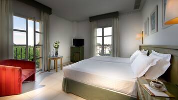 Eenpersoonskamer, 1 eenpersoonsbed | Een minibar, een kluis op de kamer, een bureau, een laptopwerkplek