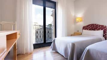 Double Room, City View | Minibar, in-room safe, desk, soundproofing