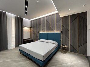 Habitación doble Deluxe | Minibar, caja de seguridad en la habitación, escritorio y wifi gratis 