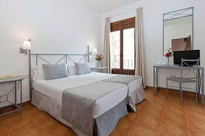 Classic Twin Room | Desk, iron/ironing board, free WiFi, bed sheets