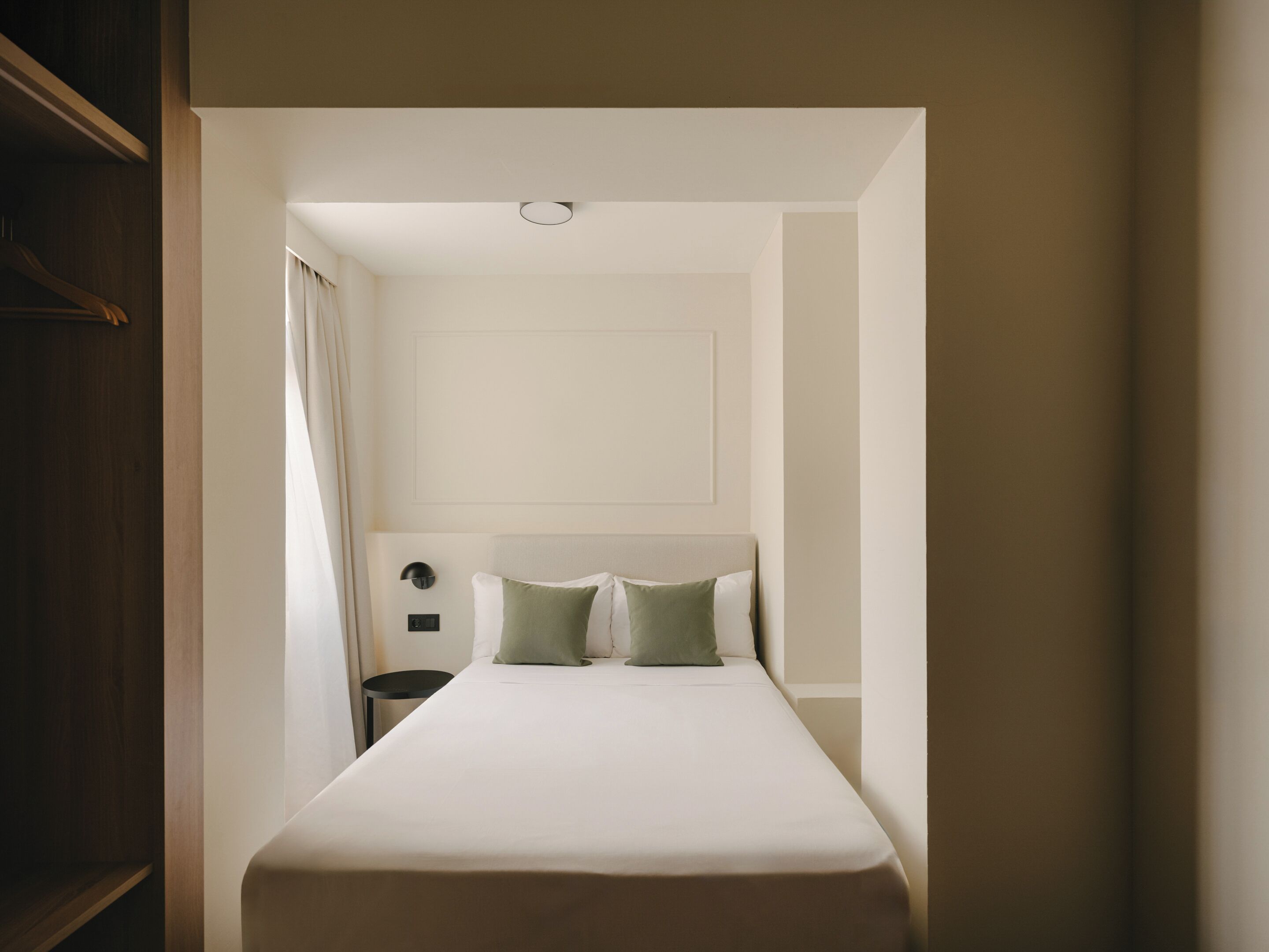 Basic Single Room | Desk, iron/ironing board (on request), WiFi (free), bed sheets
