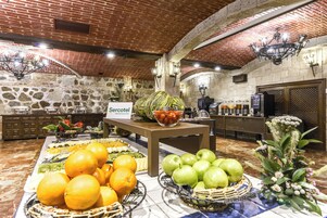 Daily buffet breakfast (EUR 11 per person)