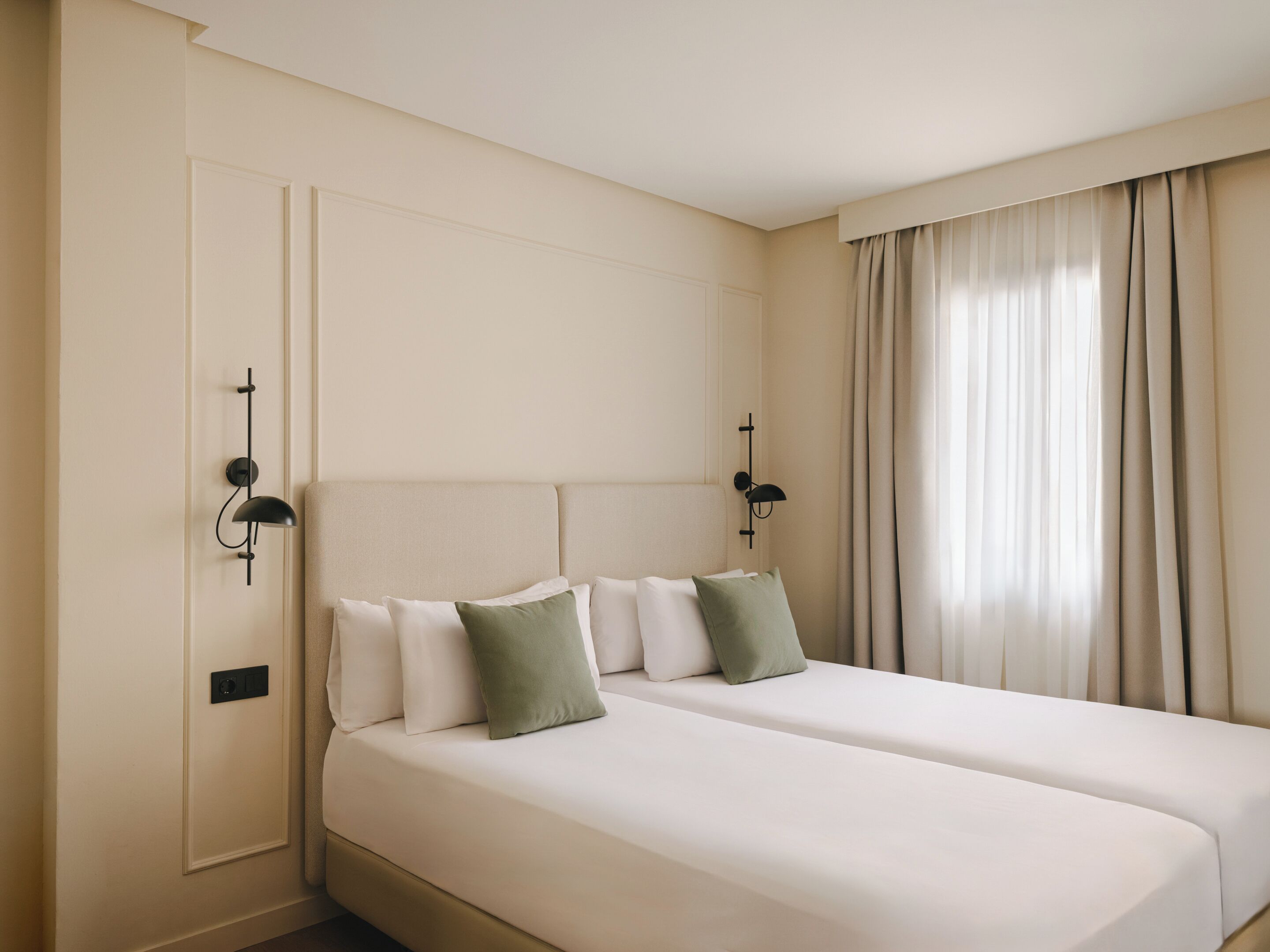 Basic Room | Desk, iron/ironing board (on request), WiFi (free), bed sheets