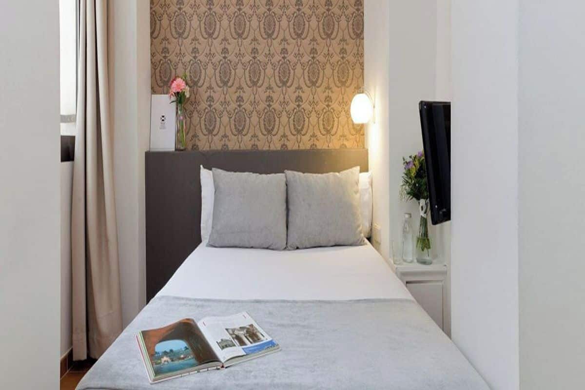 Desk, iron/ironing board, free WiFi, bed sheets