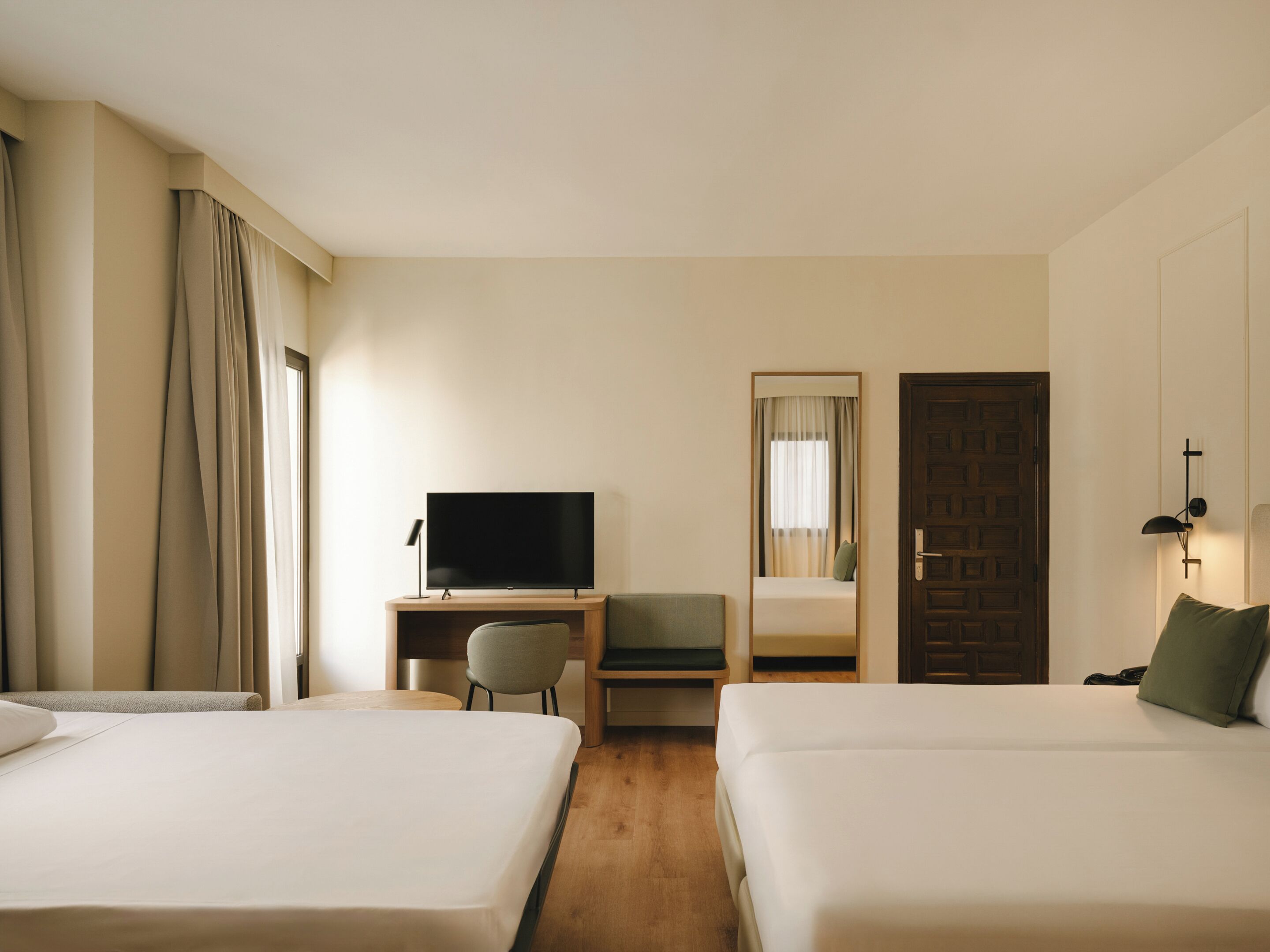 Triple Room | Desk, iron/ironing board (on request), WiFi (free), bed sheets