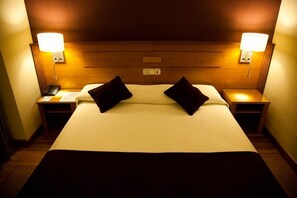 Premium bedding, down duvets, in-room safe, individually furnished