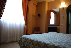 Economy Double or Twin Room | Desk, blackout drapes, iron/ironing board, free WiFi