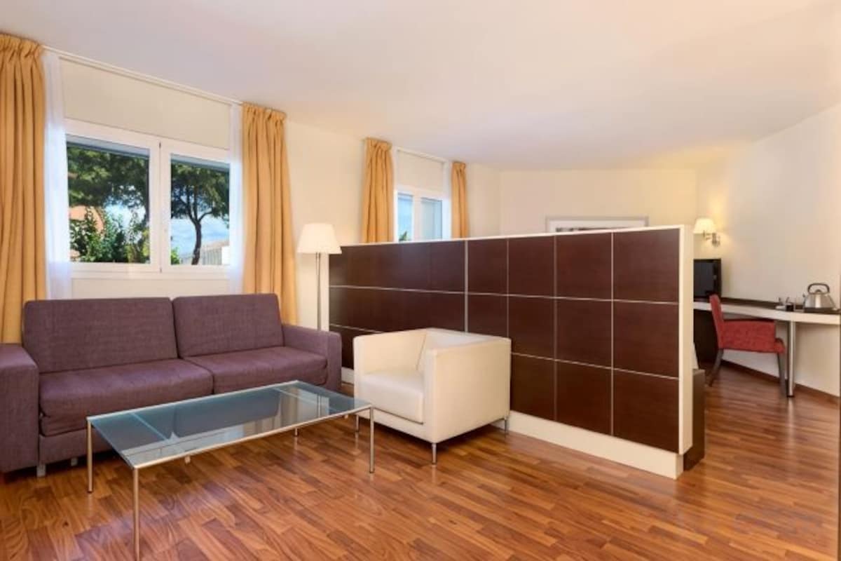 Junior Suite (2 Adults + 1 Child)