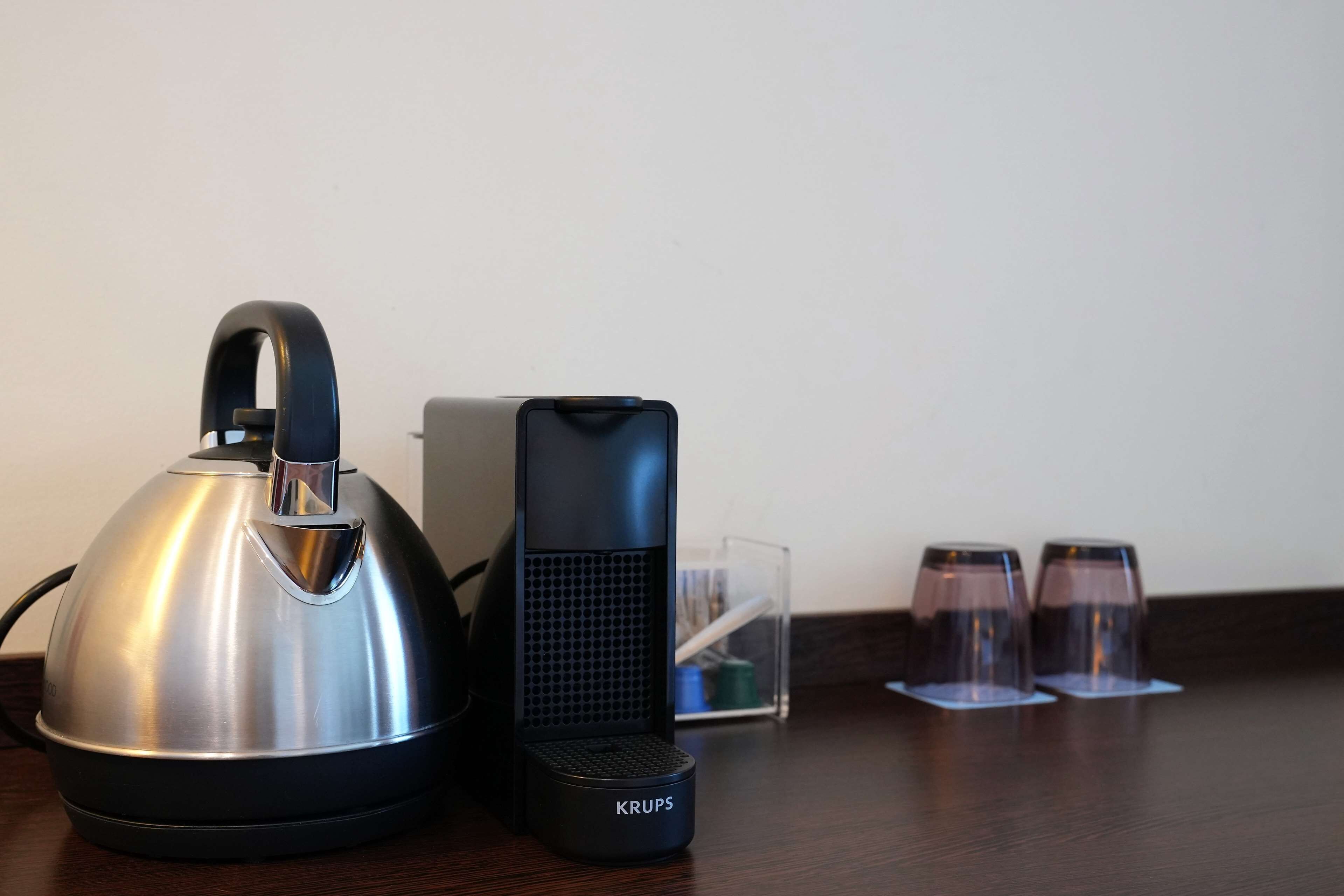 1 bedroom, down duvets, minibar, desk