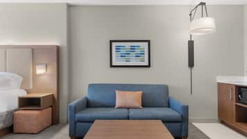 Hypo-allergenic bedding, in-room safe, desk, blackout drapes