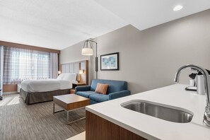Hypo-allergenic bedding, in-room safe, desk, blackout curtains - Holiday Inn Express Coralville by IHG (Coralville)