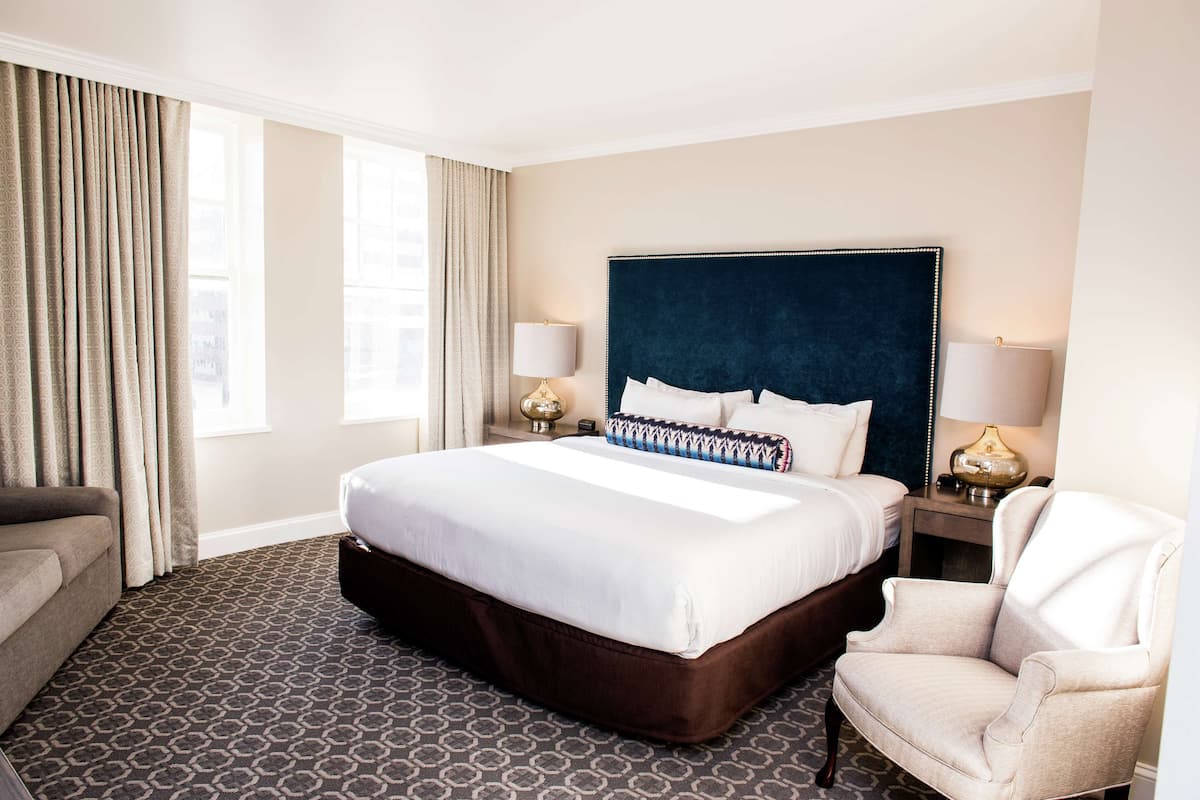 Hypo-allergenic bedding, in-room safe, desk, laptop workspace