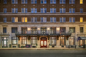 Redmont Hotel Birmingham, Curio Collection by Hilton