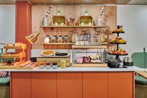 Café da manhã para viagem todos os dias (EUR 13 por pessoa) 