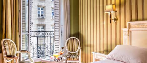 Quarto casal superior | Roupas de cama premium, frigobar, cofres nos quartos, escrivaninha