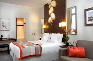 Minibar, in-room safe, desk, free WiFi