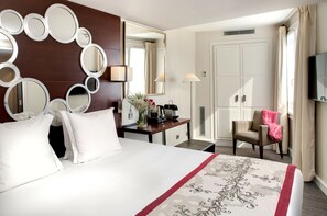 Suite | Minibar, coffres-forts dans les chambres, bureau, Wi-Fi gratuit