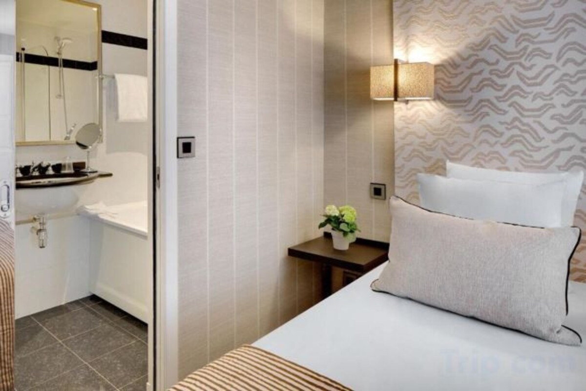 Bathroom | Free toiletries, hair dryer, towels