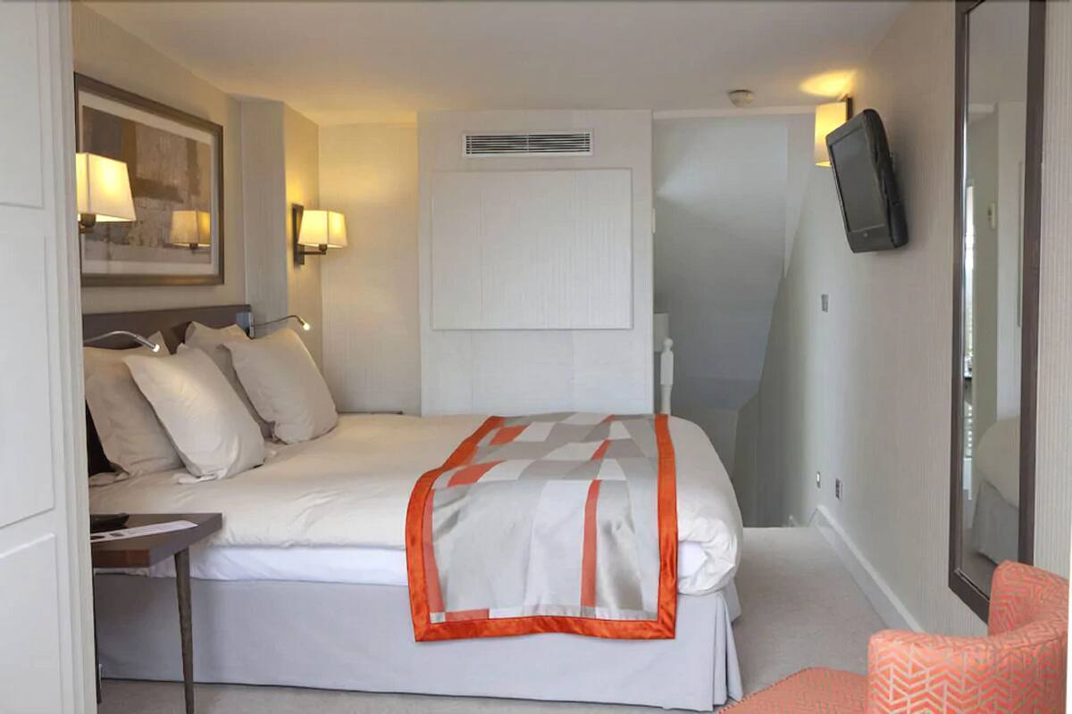 Suite Double | Minibar, coffres-forts dans les chambres, bureau, Wi-Fi gratuit