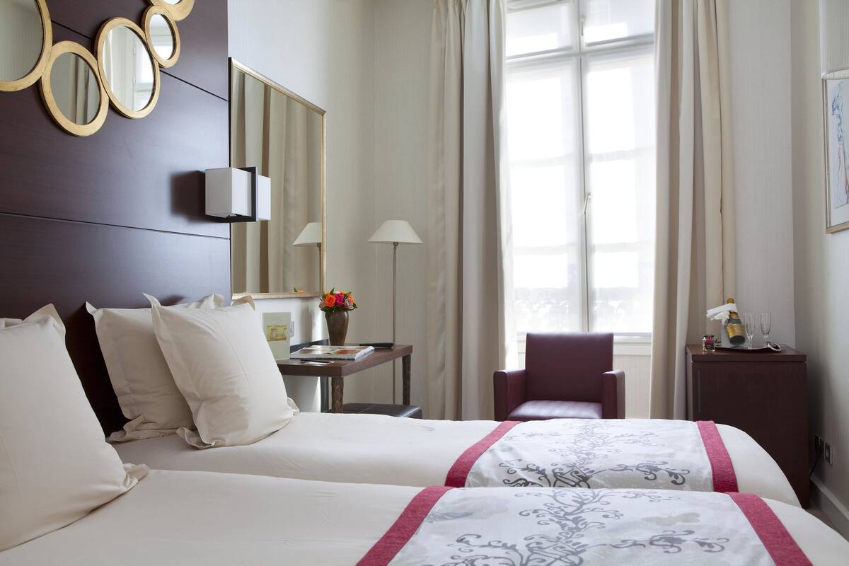 Chambre Double Supérieure | Minibar, coffres-forts dans les chambres, bureau, Wi-Fi gratuit