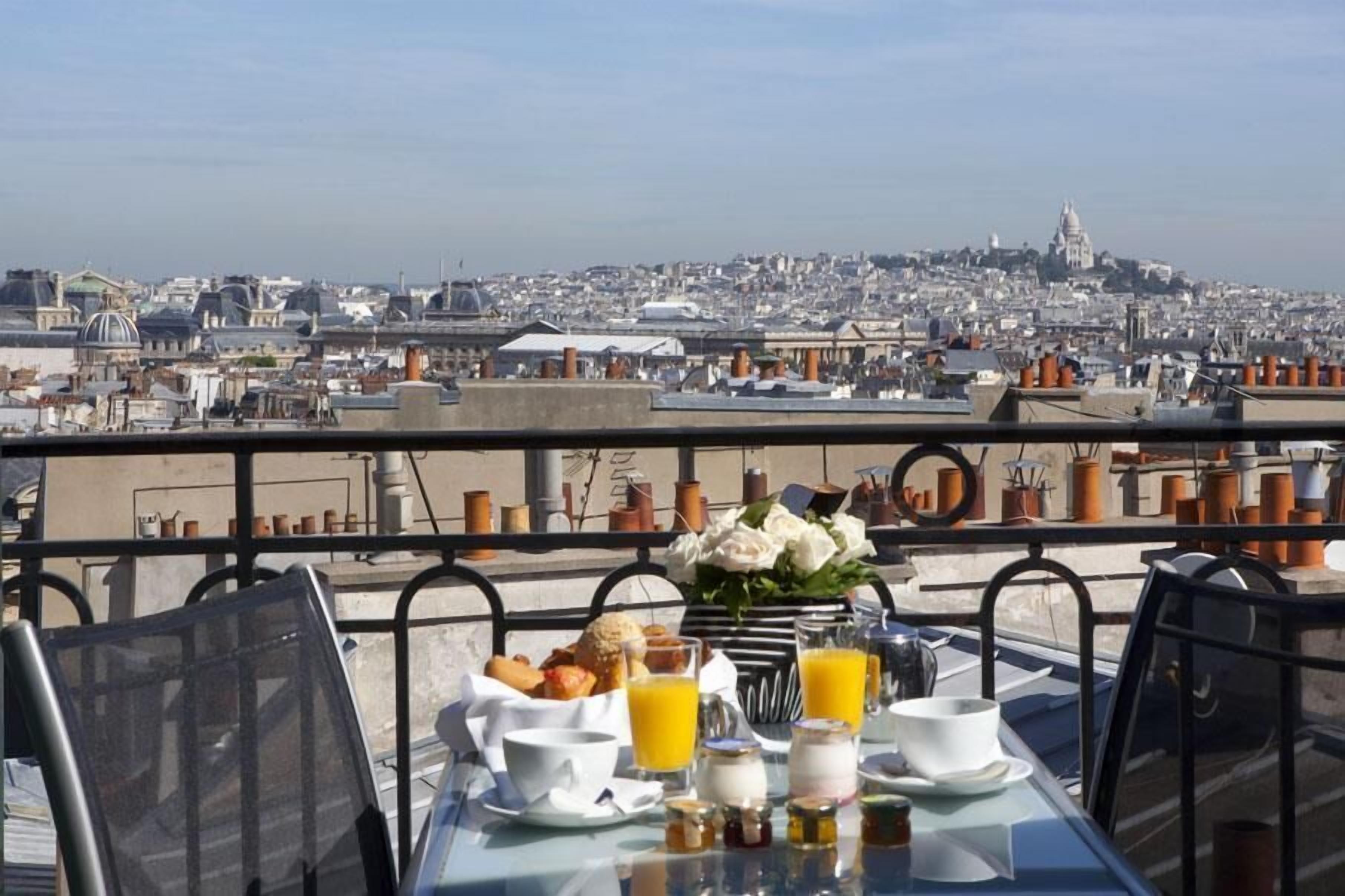 迷你吧、客房內保險箱、書桌、免費無線上網