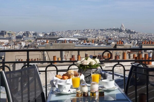 Minibar, coffres-forts dans les chambres, bureau, Wi-Fi gratuit