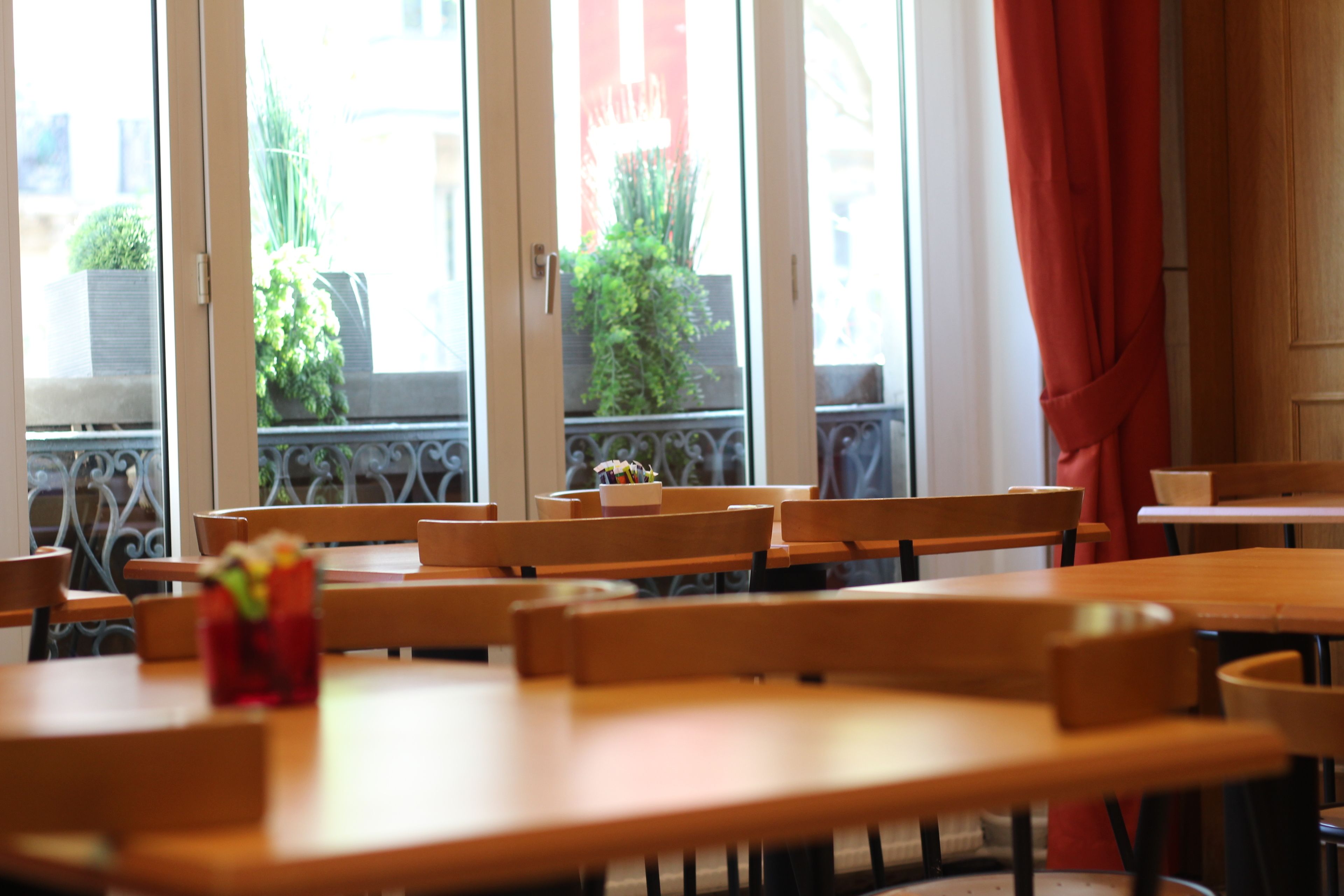 daily continental breakfast (eur 9 per person)