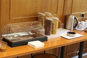 Daily continental breakfast (EUR 9 per person)