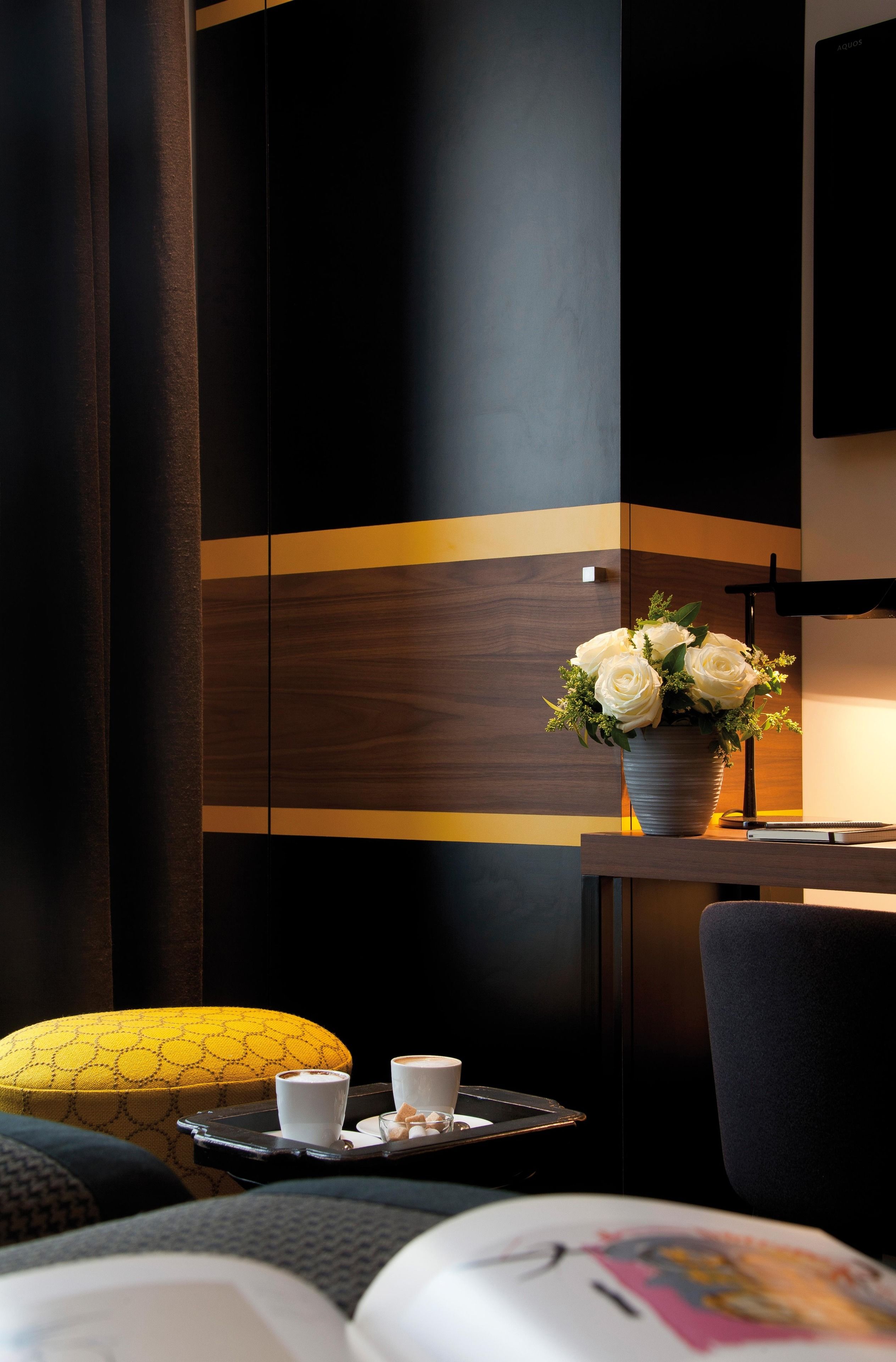 2 bedrooms, premium bedding, in-room safe, desk