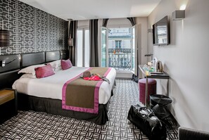 Privilege Balcony | Premium bedding, in-room safe, desk, blackout curtains - Le Grey Hotel (Paris)