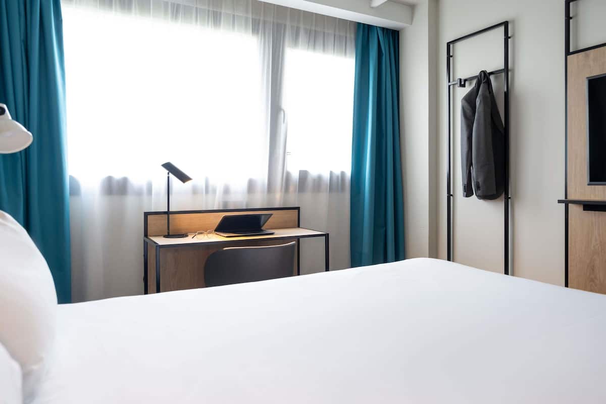 Standard Double Room, 1 Double Bed | In-room safe, desk, blackout drapes, soundproofing
