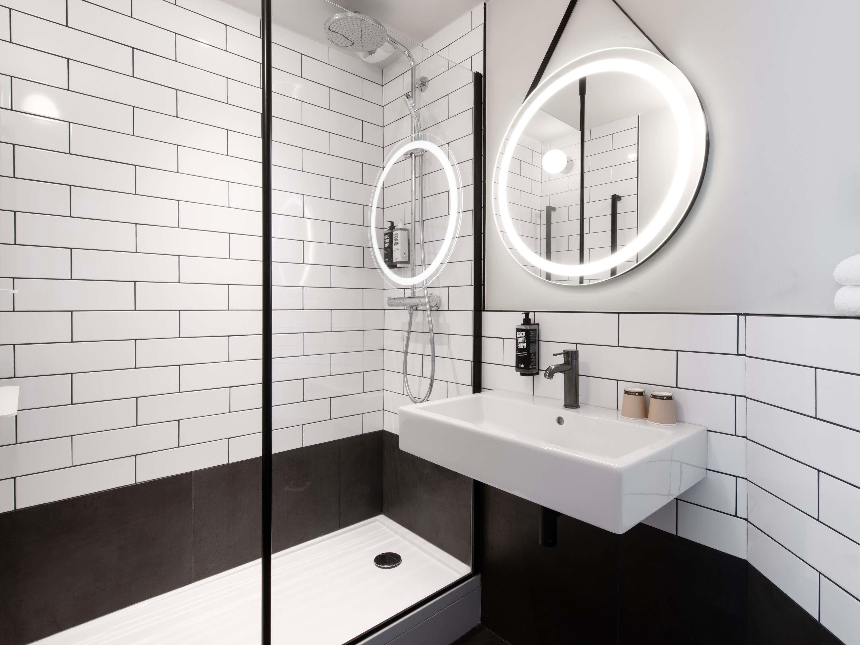 triple room (1 double bed and 1 single sofa bed) | bathroom | hair dryer, towels