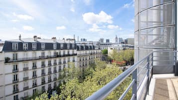 Kamar Double Standar, 1 Tempat Tidur Double | Brankas, meja kerja, tirai kedap cahaya, dan kedap suara