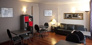 Kontinental frokost hver dag (EUR 6.00 per person)