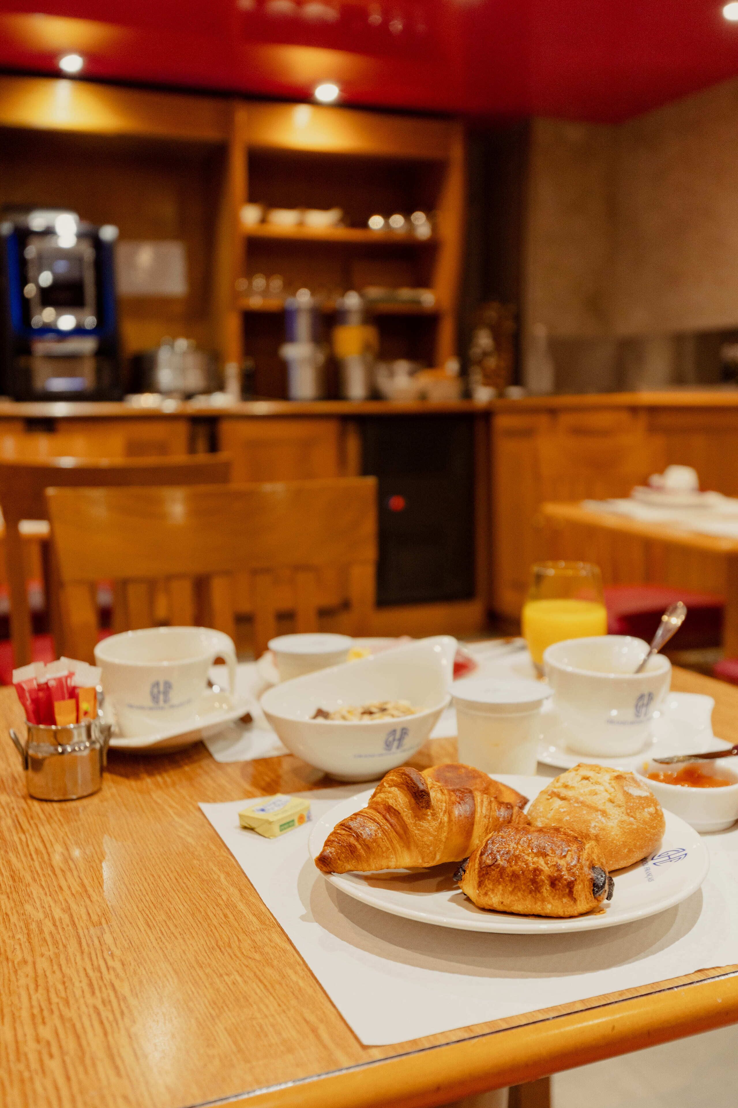 daily buffet breakfast (eur 14 per person)