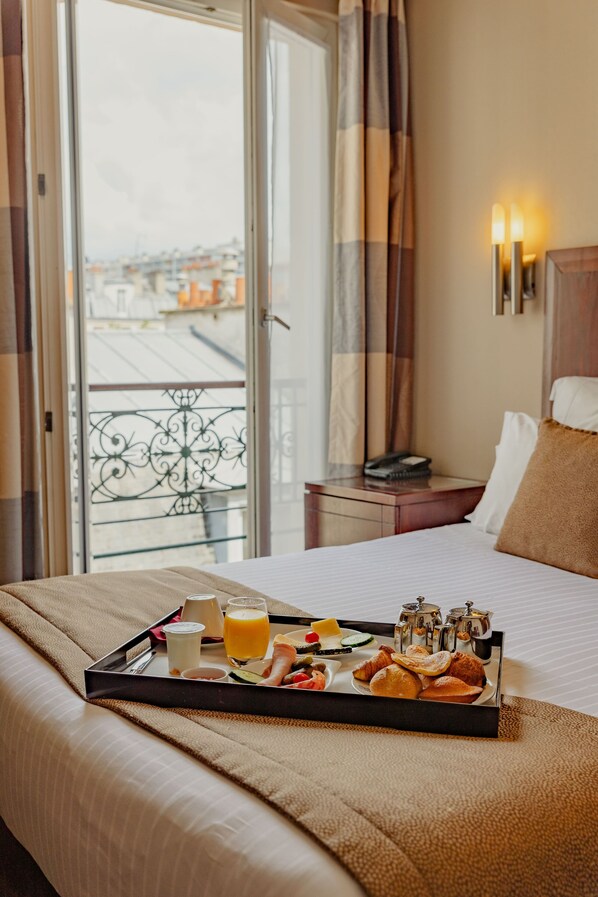 Classic-Doppelzimmer | Hochwertige Bettwaren, Betten mit Memory-Foam-Matratzen, Minibar