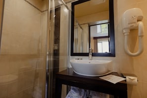 Hydromassage showerhead, free toiletries, hair dryer, slippers