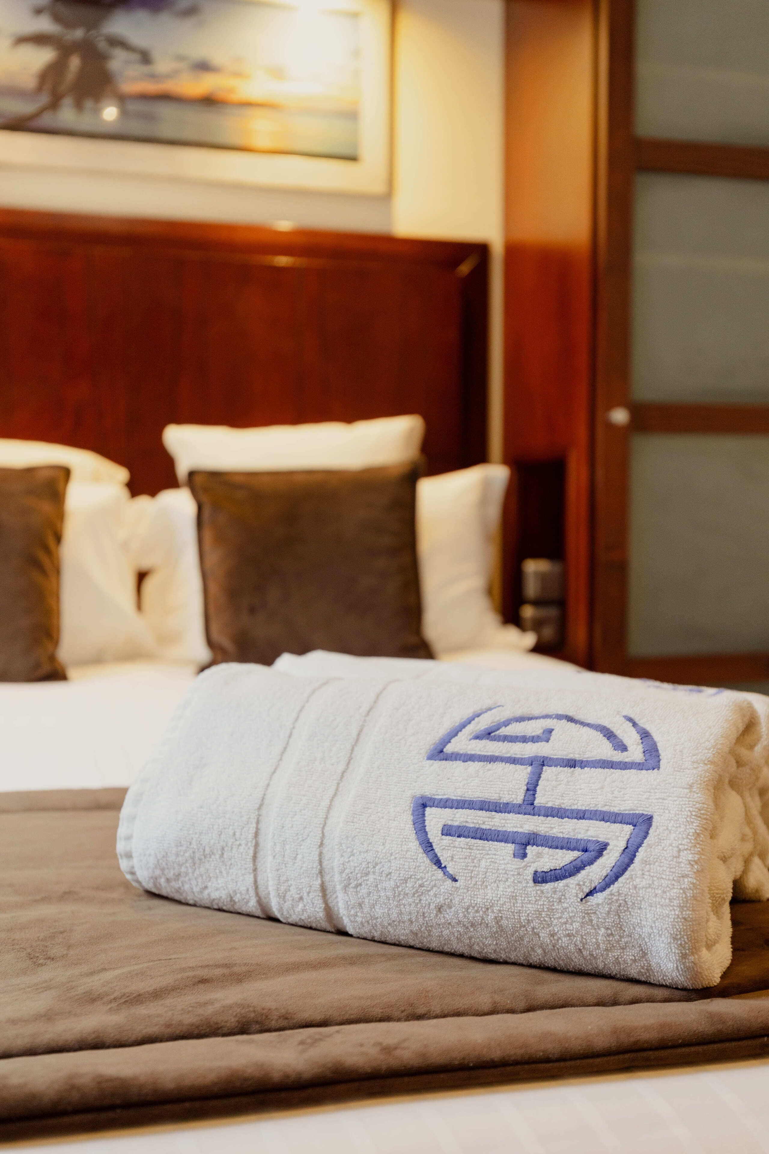 1 bedroom, premium bedding, memory-foam beds, minibar