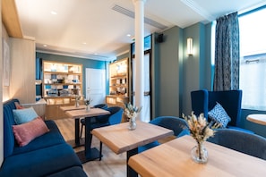 Café da manhã com buffet todos os dias (EUR 18 por pessoa)