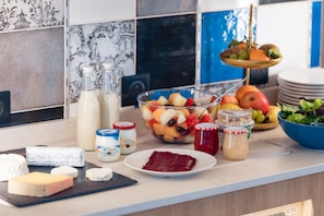 Café da manhã com buffet todos os dias (EUR 18 por pessoa)